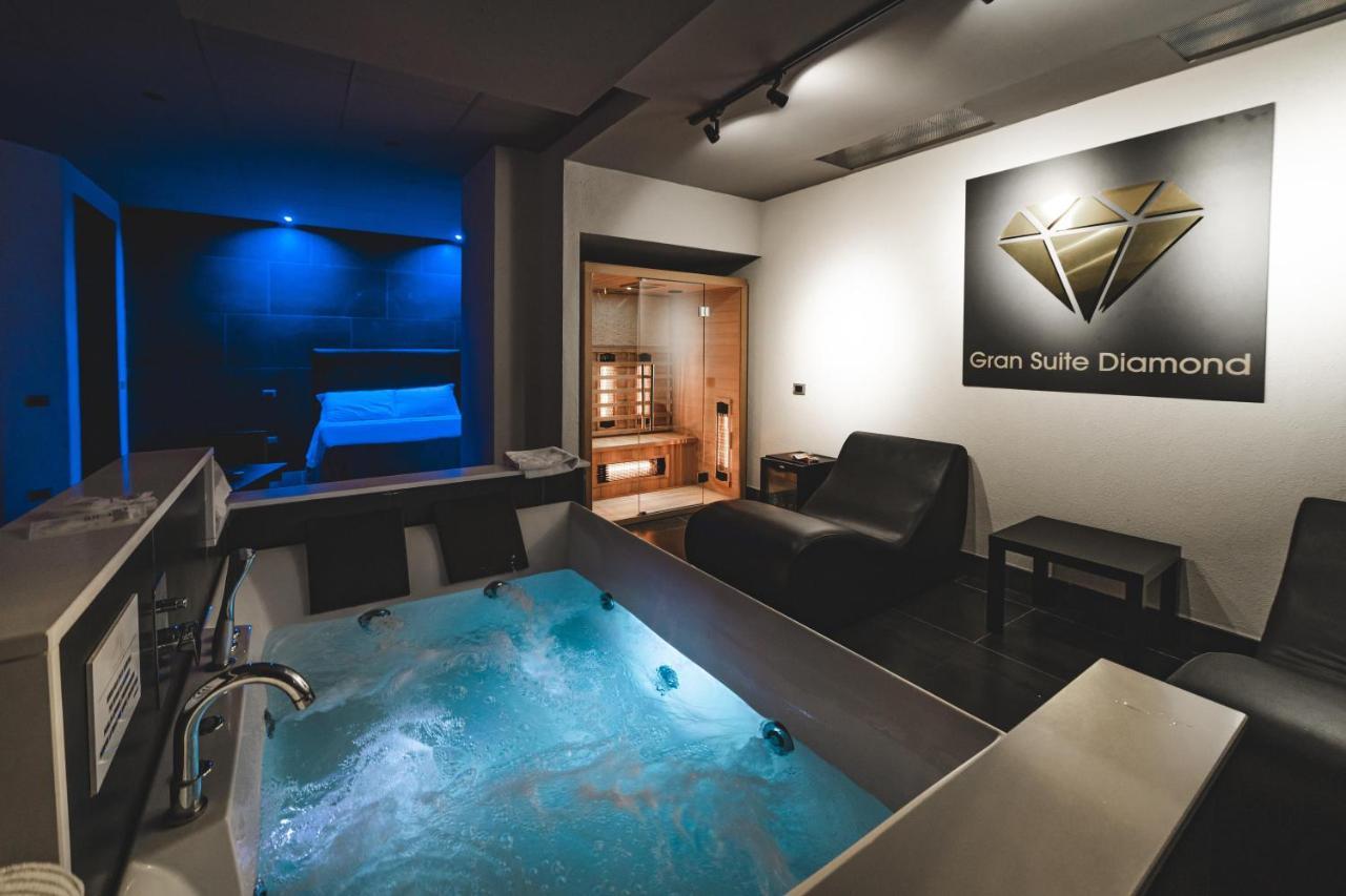 Capri Spa Hotel คาโซริอา ภายนอก รูปภาพ