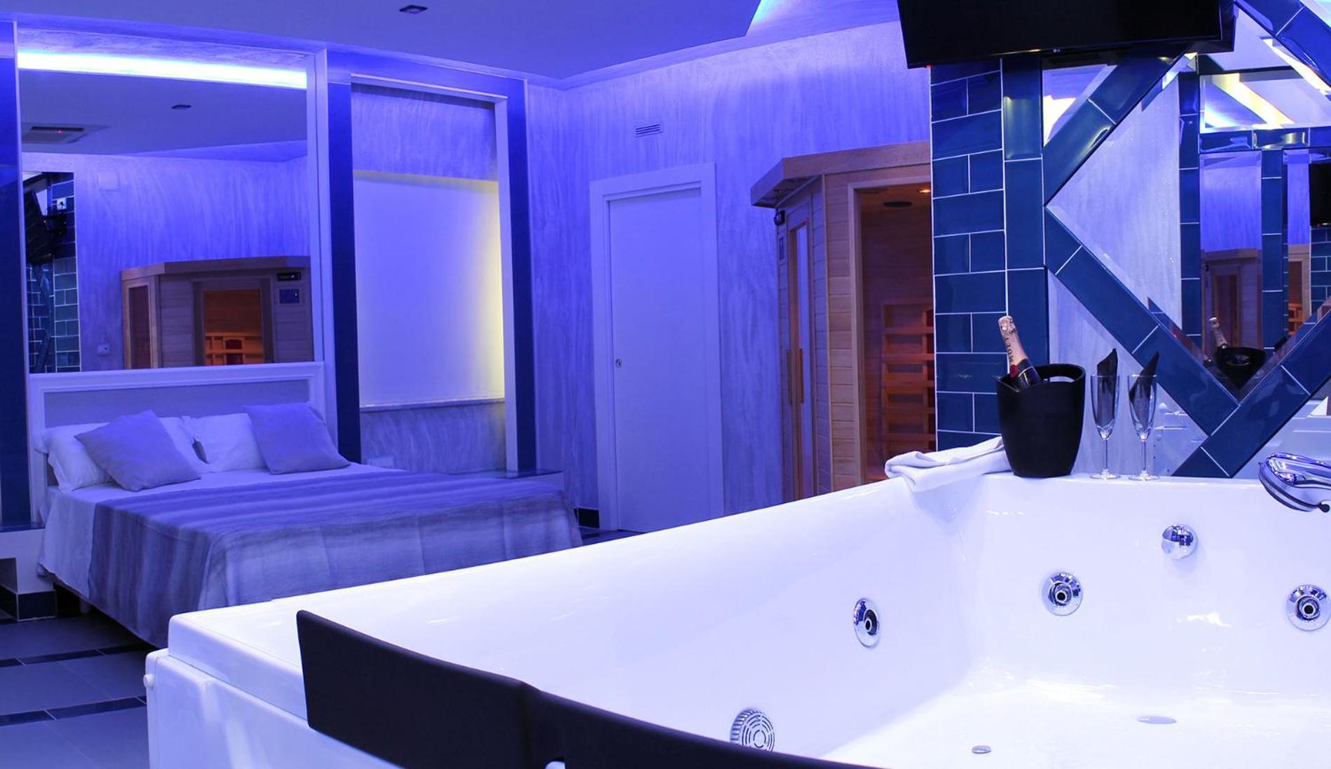 Capri Spa Hotel คาโซริอา ภายนอก รูปภาพ